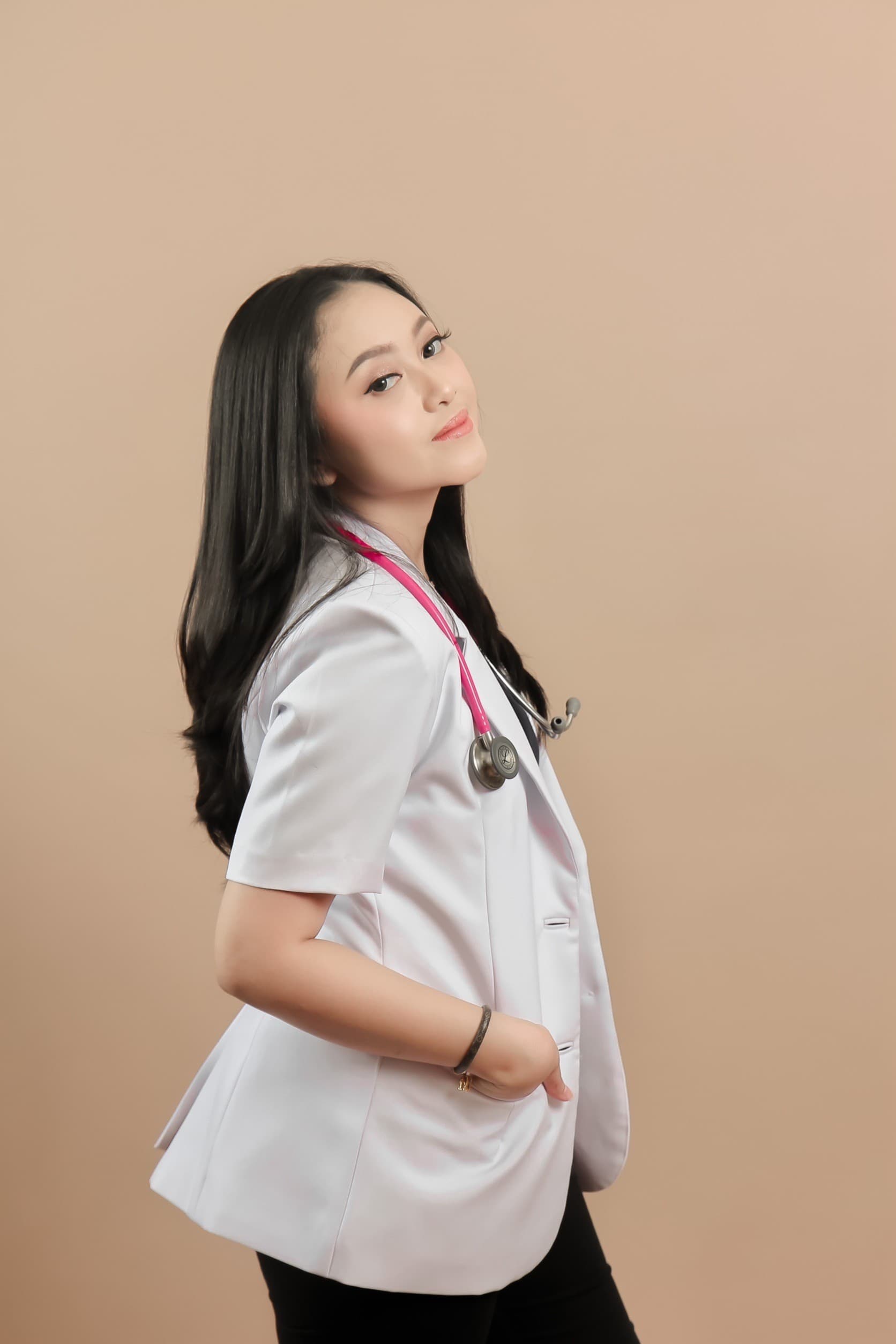 dr. Rose A. Haswinzky - FKUI Angkatan : 2016